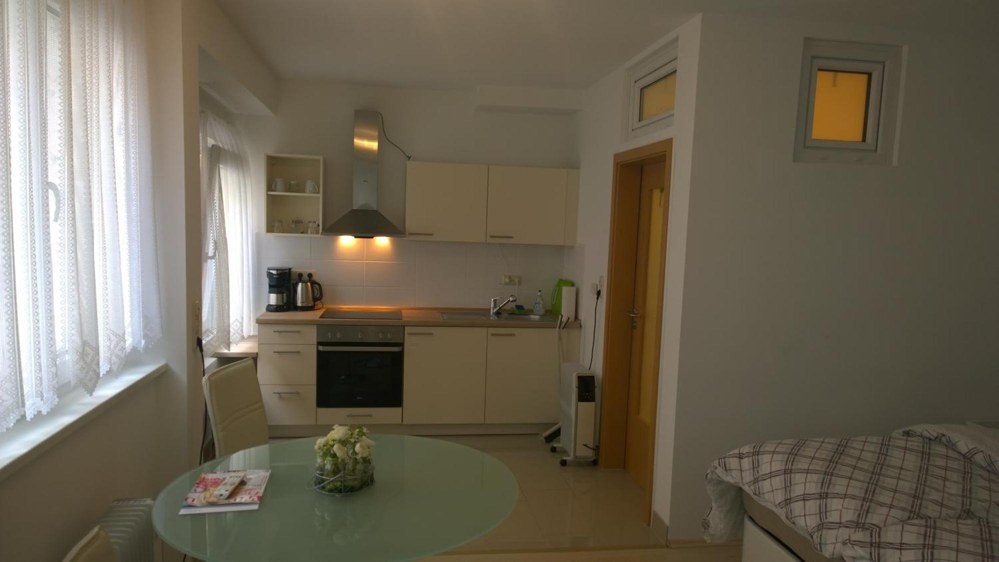 Pensionsappartments Blitz Wiesbaden Bagian luar foto
