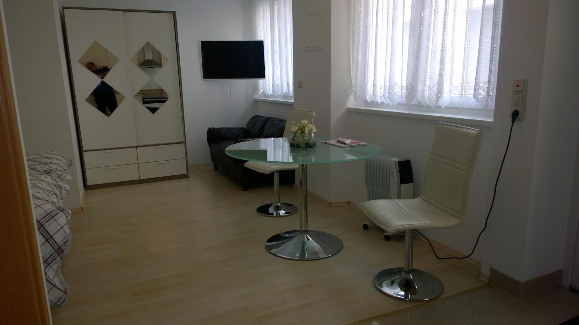 Pensionsappartments Blitz Wiesbaden Bagian luar foto