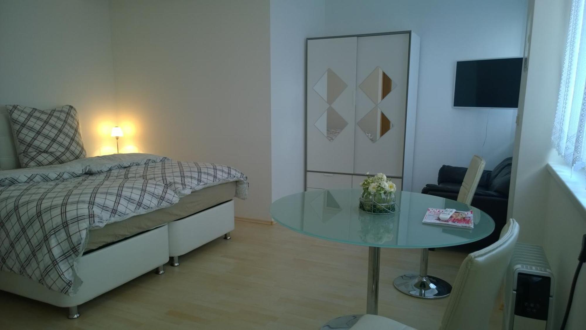 Pensionsappartments Blitz Wiesbaden Bagian luar foto