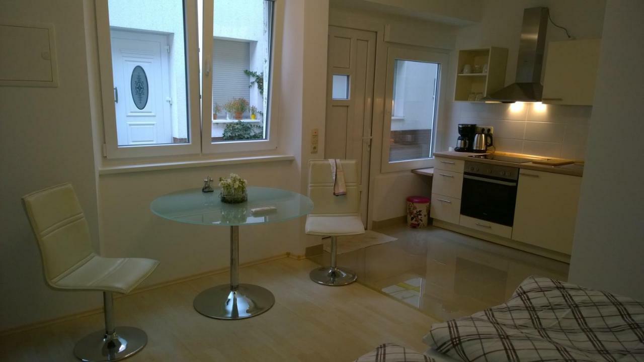 Pensionsappartments Blitz Wiesbaden Bagian luar foto