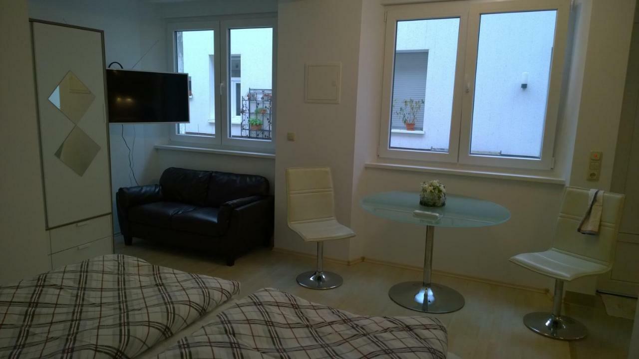 Pensionsappartments Blitz Wiesbaden Bagian luar foto