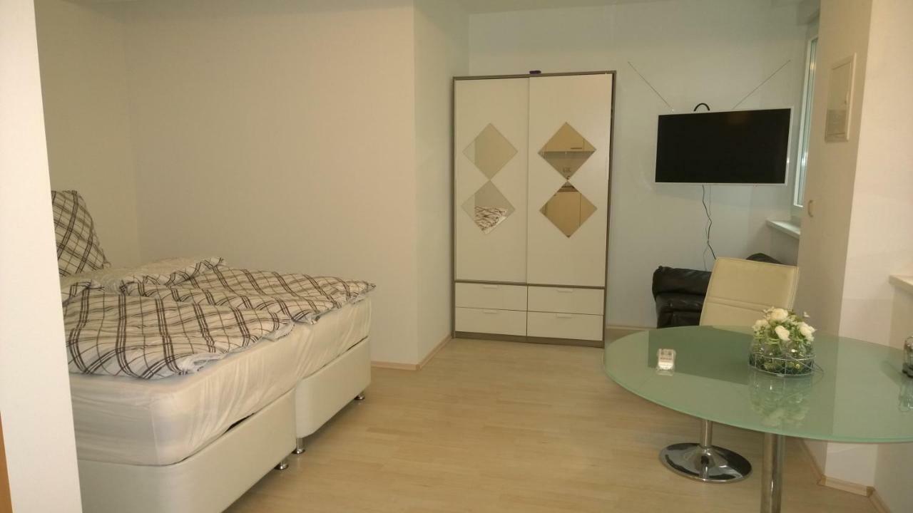 Pensionsappartments Blitz Wiesbaden Bagian luar foto