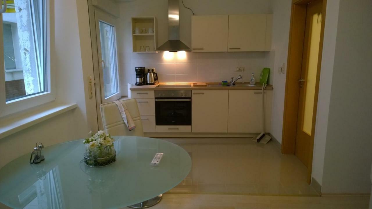 Pensionsappartments Blitz Wiesbaden Bagian luar foto