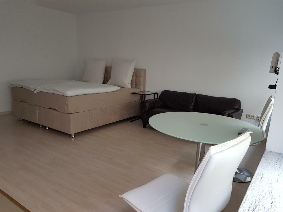 Pensionsappartments Blitz Wiesbaden Bagian luar foto