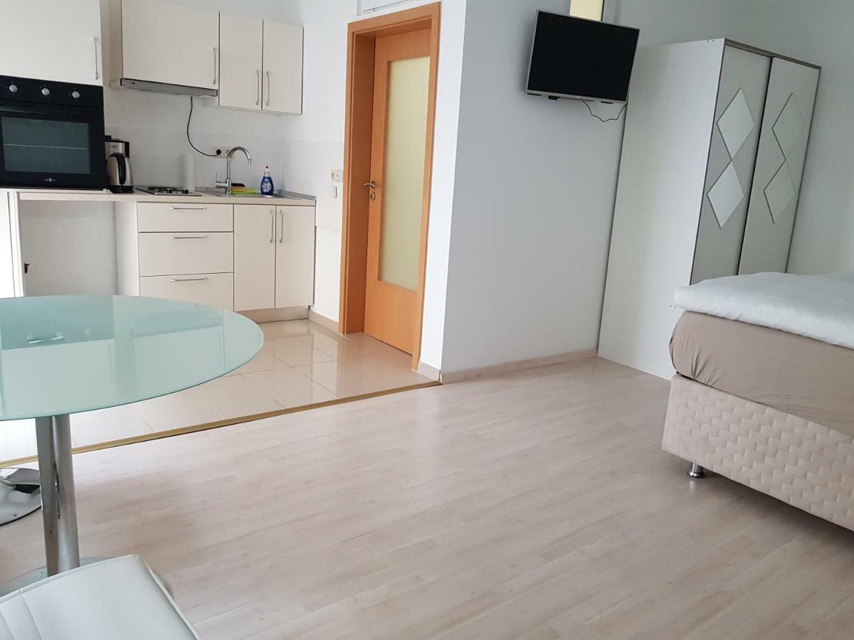Pensionsappartments Blitz Wiesbaden Bagian luar foto